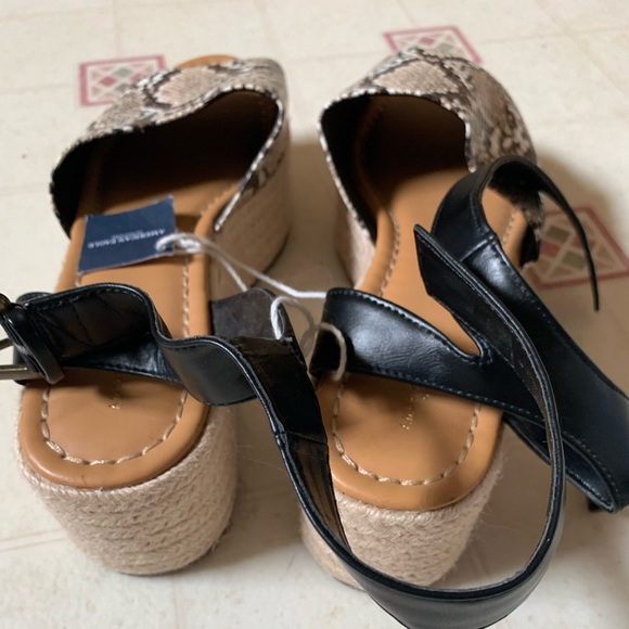 NWT American Eagle snakeskin wedges size 10 Never worn new condition - Picture 2 of 4